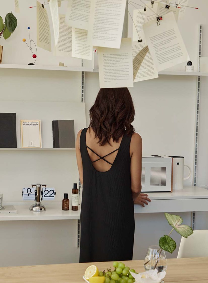 方領交叉美背合身BRA洋裝